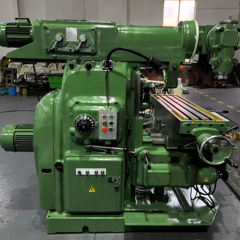 Knee-Type Universal Milling Machine
