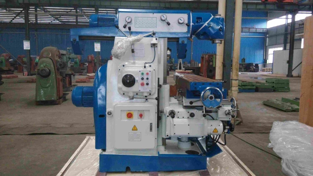 Universal Milling Machine