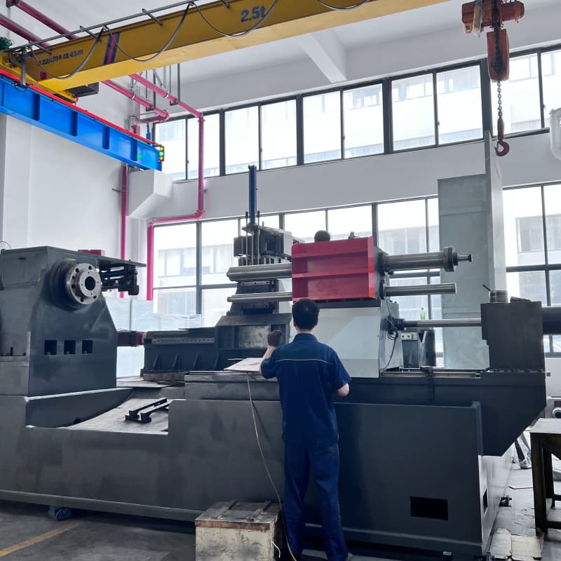 Servo metal spinning machine